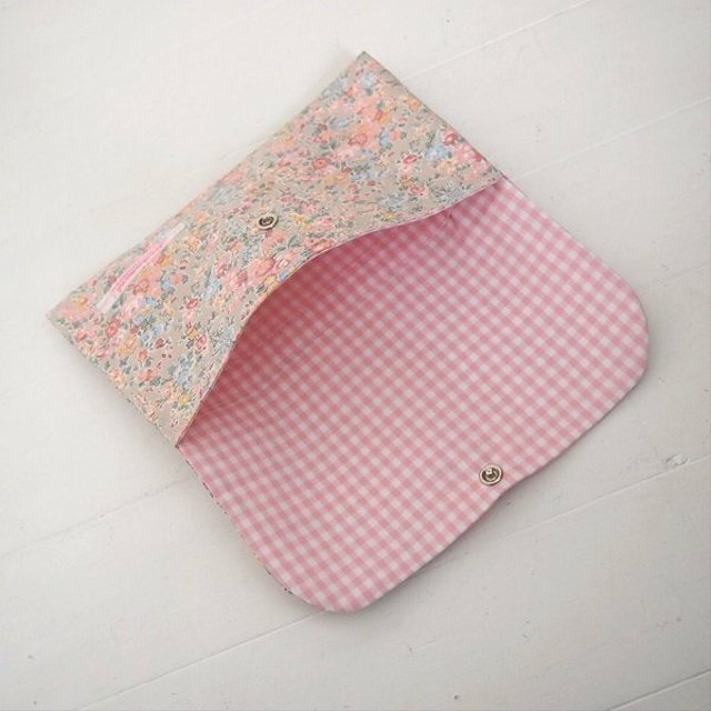 リバティ テイタム ピンク ベージュ 通帳 カード 母子手帳ケース Lサイズ ハンドメイドマーケット Minne リバティ テイタム ピンク ベージュ 通帳 カード 母子手帳ケース Lサイズ ハンドメイドマーケット Minne