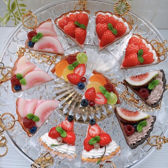 再販 グラデーションが可愛いいちごたっぷりタルト バックチャーム フォークチャーム付き 誕生日 フェイクスイーツ いちご ストロベリー ハンドメイドマーケット Minne 再販 グラデーションが可愛いいちごたっぷりタルト バックチャーム フォークチャーム付き 誕生日 フェイクスイーツ いちご ストロベリー ハンドメイドマーケット Minne