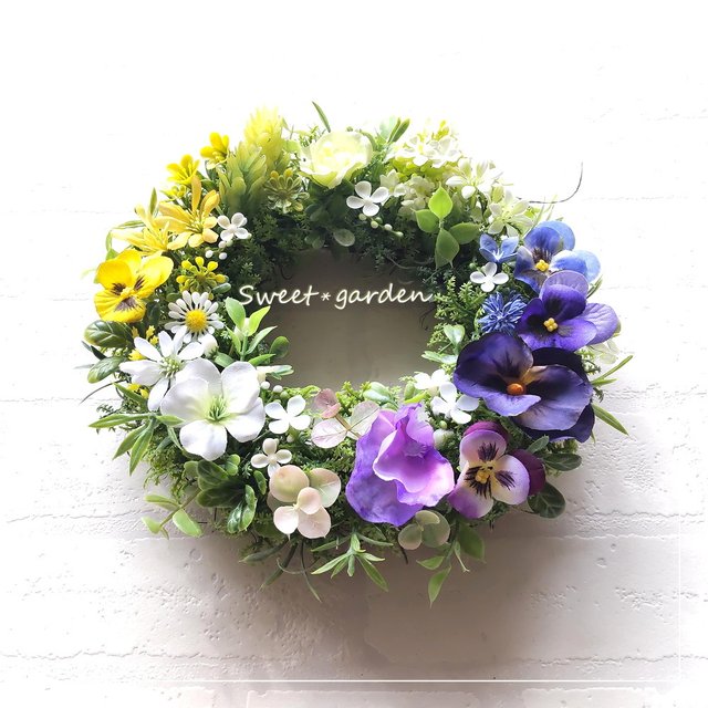 ＊可愛い花々で彩るナチュラルなガーデンリース（fw179）＊玄関ドアなど外にも飾れるアーティフィシャルリース