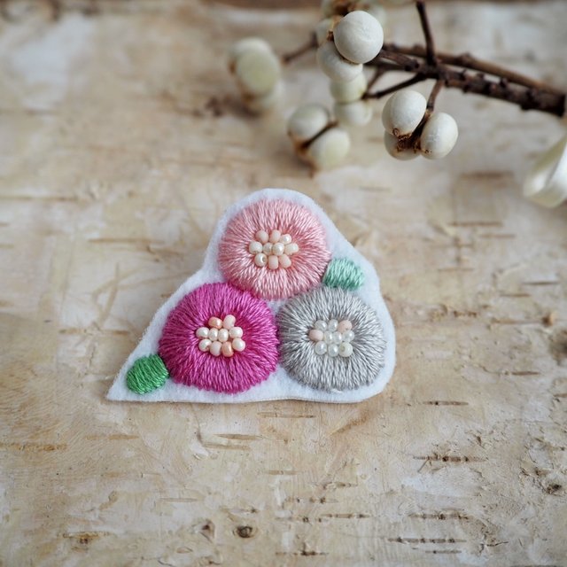 北欧 花 刺繍 ブローチ Minne 日本最大級のハンドメイド 手作り通販サイト 北欧 花 刺繍 ブローチ Minne 日本最大級のハンドメイド 手作り通販サイト