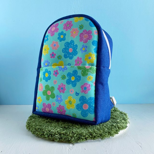 開けやすさを考えたファスナータイプ 3 4歳くらいからのキッズリュック 岡山デニム 花柄ミント 受注製作 Minne 日本最大級のハンドメイド 手作り通販サイト 開けやすさを考えたファスナータイプ 3 4歳くらいからのキッズリュック 岡山デニム 花柄ミント 受注製作 Minne 日本最大級のハンドメイド 手作り通販サイト