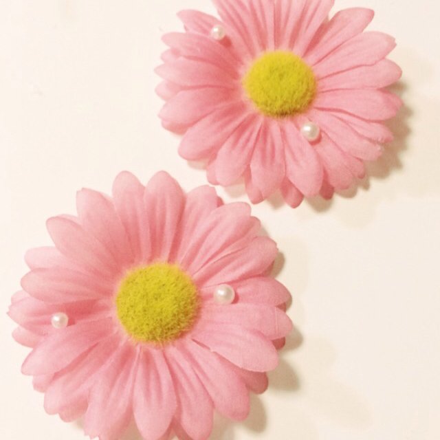 送料込みパール付き大きめピンク花可愛いクロックスジビッツセット Minne 日本最大級のハンドメイド 手作り通販サイト