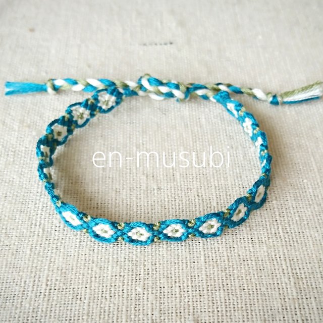 ミサンガ 花柄 青 アイボリー カーキ ブレスレット Minne 日本最大級のハンドメイド 手作り通販サイト ミサンガ 花柄 青 アイボリー カーキ ブレスレット Minne 日本最大級のハンドメイド 手作り通販サイト