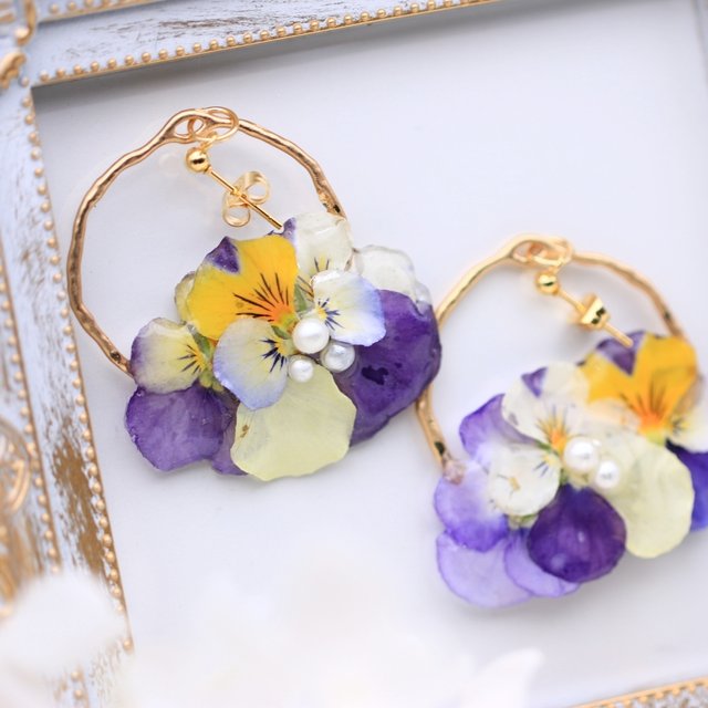 ビオラの花束 和 ピアス レジン 着物 和装 アクセサリー 14kgf サージカルステンレス ハンドメイドマーケット Minne ビオラの花束 和 ピアス レジン 着物 和装 アクセサリー 14kgf サージカルステンレス ハンドメイドマーケット Minne