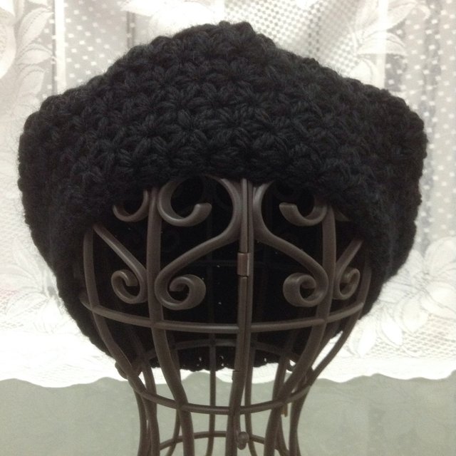 リフ編みで編んだベレー帽