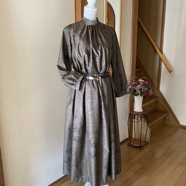 大島紬の着物から作ったセットアップ　着物リメイク　ギャザースタンドカラーブラウスとタックギャザースカート