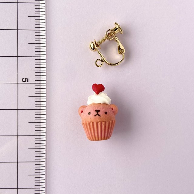 バレンタイン 苺くまカップケーキ ピアス イヤリング ハンドメイドマーケット Minne バレンタイン 苺くまカップケーキ ピアス イヤリング ハンドメイドマーケット Minne