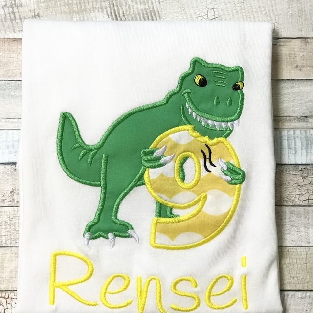 刺繍 アップリケ バースデー Tシャツ 恐竜 年齢 ネーム プレゼント 子供服 Minne 日本最大級のハンドメイド 手作り通販サイト 刺繍 アップリケ バースデー Tシャツ 恐竜 年齢 ネーム プレゼント 子供服 Minne 日本最大級のハンドメイド 手作り通販サイト