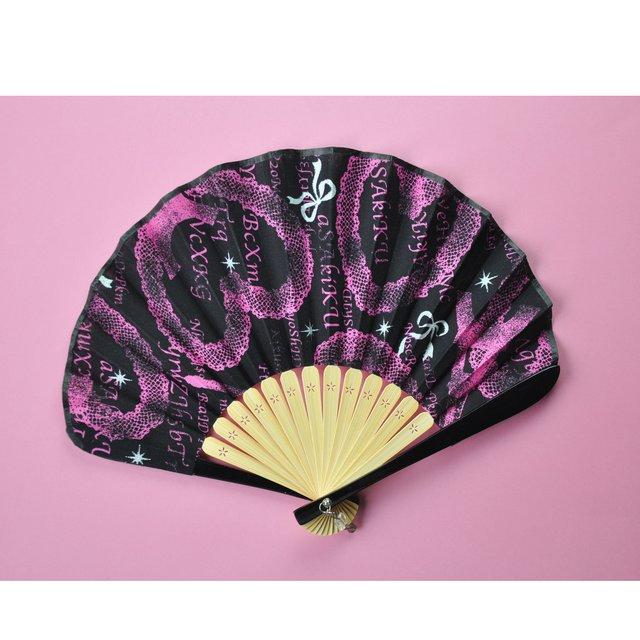 うちわ型扇子 ピンクハート柄 Minne 日本最大級のハンドメイド 手作り通販サイト
