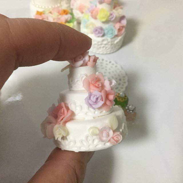 ミニチュアウェディングケーキ ピンク パープル Minne 日本最大級のハンドメイド 手作り通販サイト ミニチュアウェディングケーキ ピンク パープル Minne 日本最大級のハンドメイド 手作り通販サイト