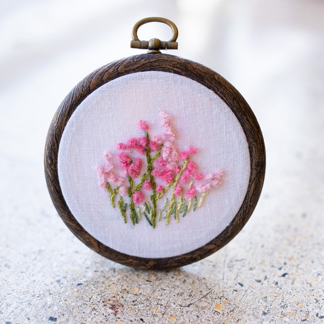 カリフォルニアローズの花の刺繍制作キット A F Eオリジナルモール刺繍糸で簡単に作る花刺繍シリーズ Minne 日本最大級のハンドメイド 手作り通販サイト