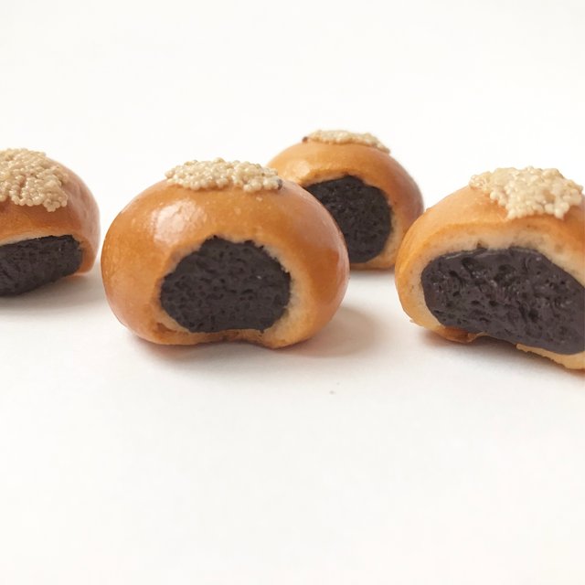 再販2 本物パン かじりかけあんぱん けしの実 こしあん ブローチorマグネット ハンドメイドマーケット Minne 再販2 本物パン かじりかけあんぱん けしの実 こしあん ブローチorマグネット ハンドメイドマーケット Minne