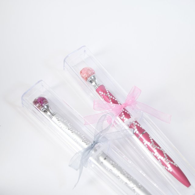 完全オーダーメイド お花をギュッと詰め込んだ あなただけのガラスドームボールペン 誕生日 記念日 結婚式 プレゼント お祝い ハンドメイドマーケット Minne 完全オーダーメイド お花をギュッと詰め込んだ あなただけのガラスドームボールペン 誕生日 記念日 結婚式 プレゼント お祝い ハンドメイドマーケット Minne