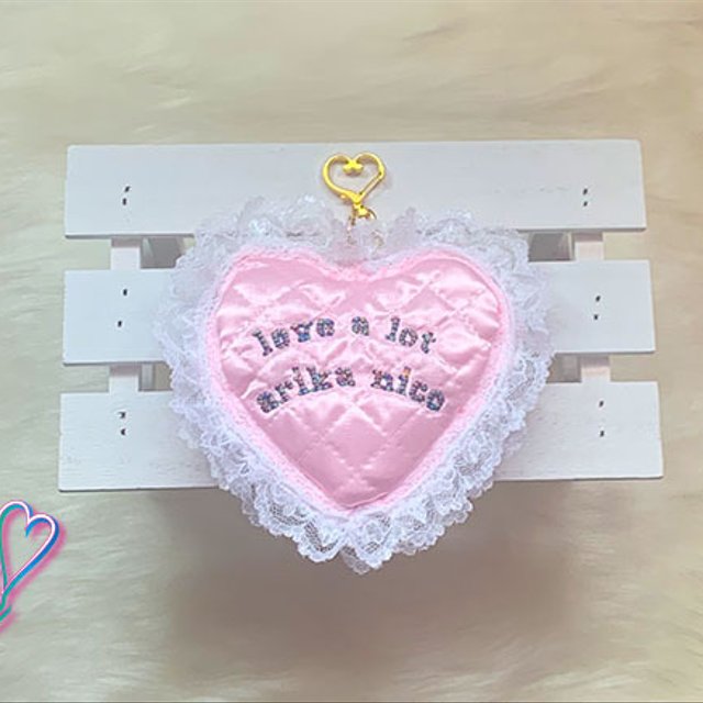 ぷっくりハートの刺繍ロゴキーホルダー Pink ハンドメイドマーケット Minne ぷっくりハートの刺繍ロゴキーホルダー Pink ハンドメイドマーケット Minne