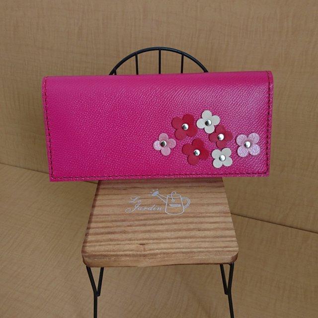 本革手作り革の花飾りの付いた手縫いの長財布 ハンドメイドマーケット Minne 本革手作り革の花飾りの付いた手縫いの長財布 ハンドメイドマーケット Minne