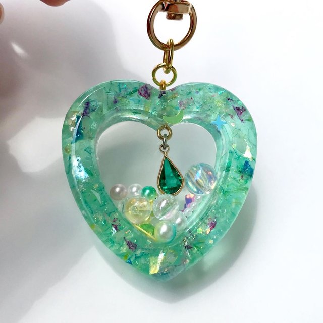 No 30 スリムハートシェイカー レジンキーホルダー グリーン ハンドメイドマーケット Minne No 30 スリムハートシェイカー レジンキーホルダー グリーン ハンドメイドマーケット Minne