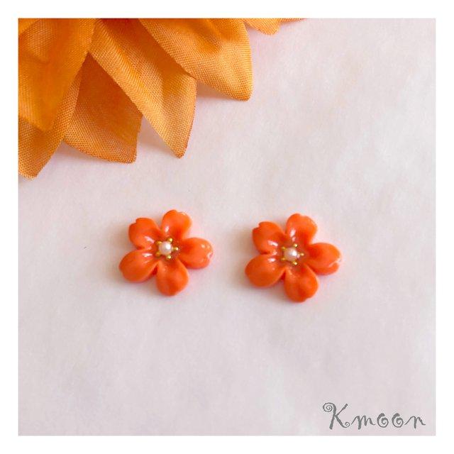 オレンジ色の花ピアス ハンドメイドマーケット Minne オレンジ色の花ピアス ハンドメイドマーケット Minne