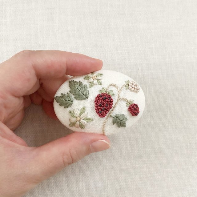 あす楽対応】 プチポアン刺繍 ブローチ ienomat.com.br