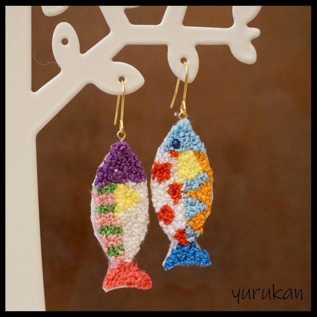 パンチニードル ポップでキュートなお魚さんの刺繡ピアス ハンドメイドマーケット Minne パンチニードル ポップでキュートなお魚さんの刺繡ピアス ハンドメイドマーケット Minne