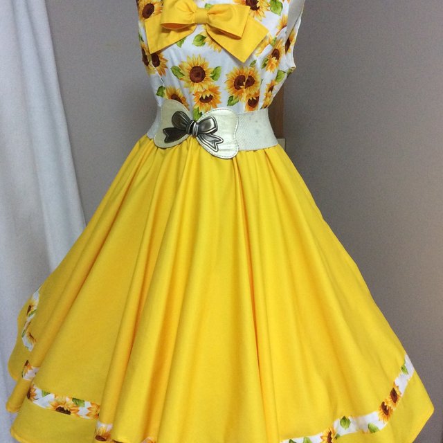 サーキュラーワンピース 50 S 黄色のスカートにひまわり柄 Minne 日本最大級のハンドメイド 手作り通販サイト サーキュラーワンピース 50 S 黄色のスカートにひまわり柄 Minne 日本最大級のハンドメイド 手作り通販サイト