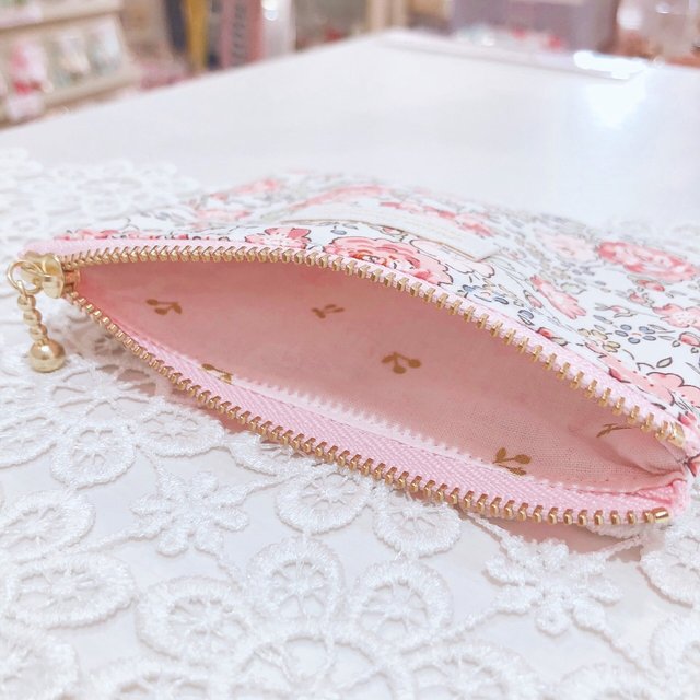 リバティ フェリシテ フラットポーチ 大人可愛い 小物入れ リバティタナローン プレゼント ギフト ご褒美 ハンドメイドマーケット Minne リバティ フェリシテ フラットポーチ 大人可愛い 小物入れ リバティタナローン プレゼント ギフト ご褒美 ハンドメイドマーケット Minne