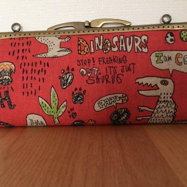 再販】恐竜柄のがま口長財布 | minne 日本最大級のハンドメイド・手作り通販サイト