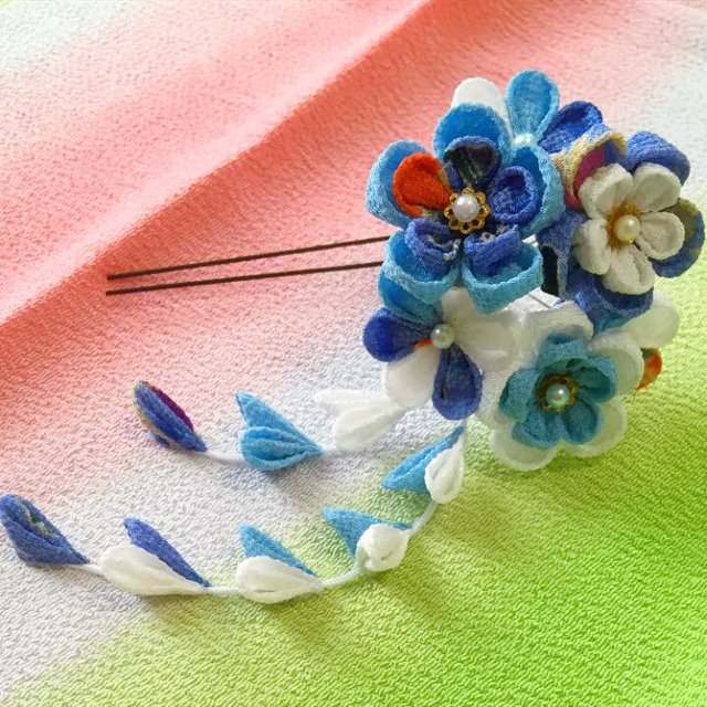 花 かんざし 〜 日本 伝統 つまみ細工 〜 髪飾り 水色 青 ちりめん 