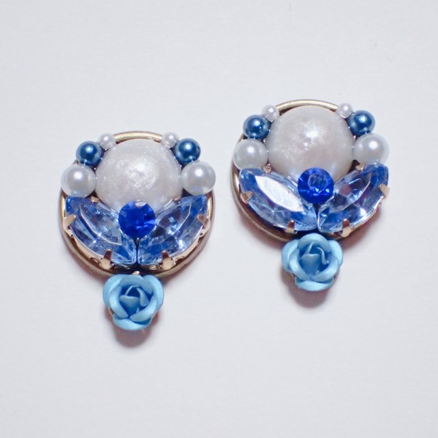 パールホワイトの蝶バネイヤリング レジン 白 水色 ハンドメイドマーケット Minne パールホワイトの蝶バネイヤリング レジン 白 水色 ハンドメイドマーケット Minne
