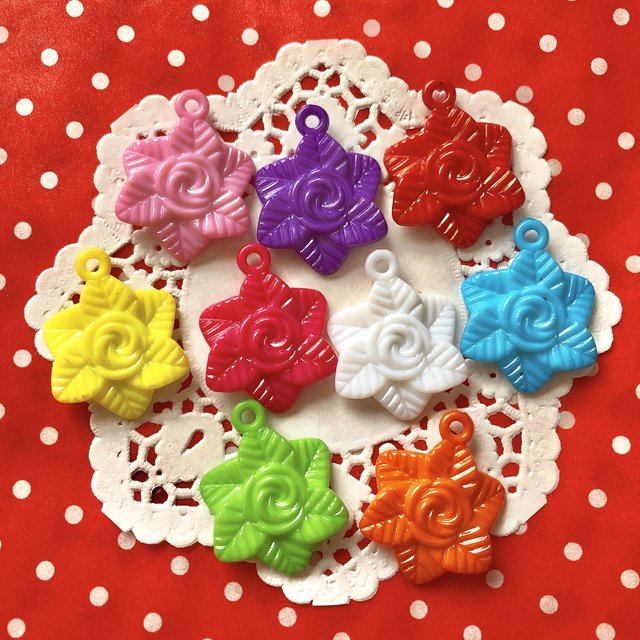 レトロポップ お花 プラスチックチャーム ランダム9色セット ハンドメイドマーケット Minne