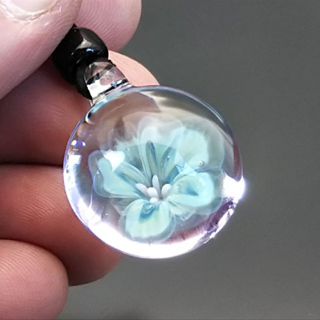 ガラスの中に咲いた花 フラワー グラスペンダント ハンドメイドマーケット Minne ガラスの中に咲いた花 フラワー グラスペンダント ハンドメイドマーケット Minne