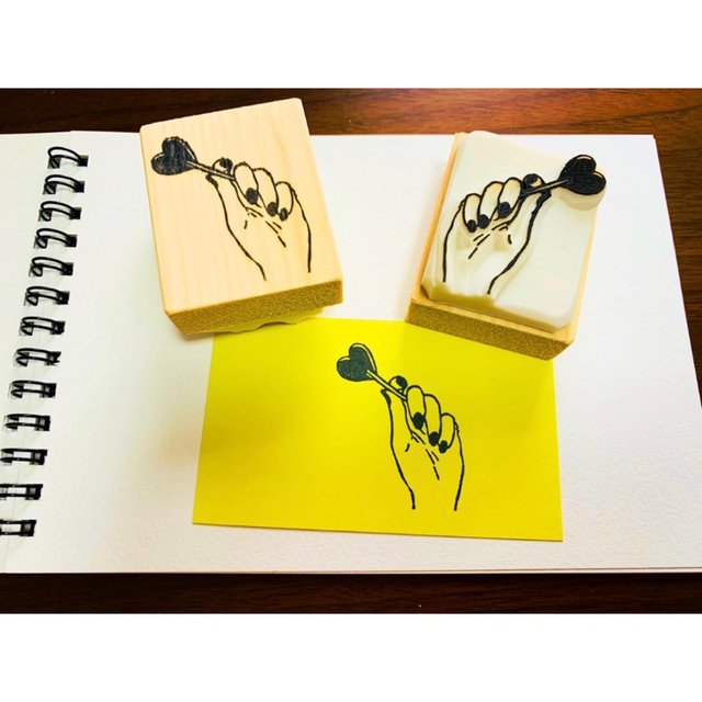 おうちでポジティブ キャンディを持つ手の消しゴムはんこ おしゃれ ハンドメイドマーケット Minne おうちでポジティブ キャンディを持つ手の消しゴムはんこ おしゃれ ハンドメイドマーケット Minne