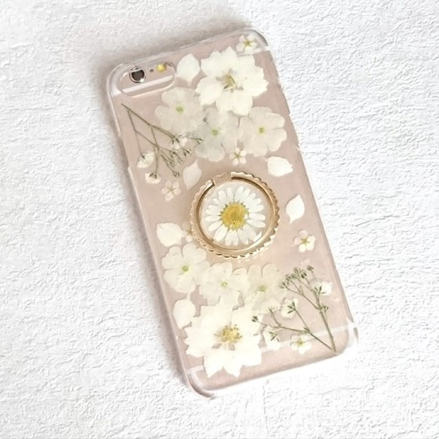 ホワイトカラーのお花がいっぱいの押し花iphoneケース 押し花ケース スマホリング付き ハンドメイドマーケット Minne