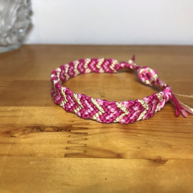 ミサンガ ハート模様ゴールドラメ Minne 日本最大級のハンドメイド 手作り通販サイト ミサンガ ハート模様ゴールドラメ Minne 日本最大級のハンドメイド 手作り通販サイト