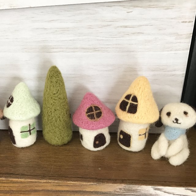 羊毛フェルトカラフル屋根の家オブジェ ハンドメイドマーケット Minne 羊毛フェルトカラフル屋根の家オブジェ ハンドメイドマーケット Minne