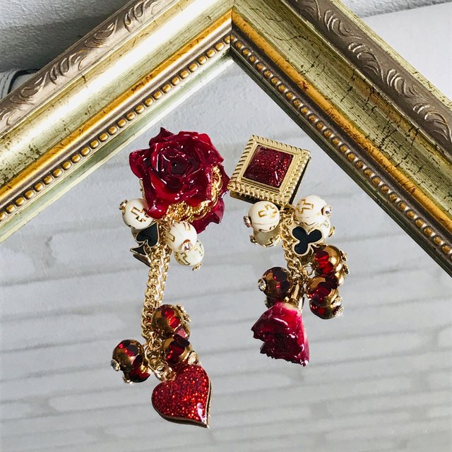 鏡の国のレッドクィーン ピアス イヤリング 本物の薔薇のアクセサリー ハンドメイドマーケット Minne 鏡の国のレッドクィーン ピアス イヤリング 本物の薔薇のアクセサリー ハンドメイドマーケット Minne