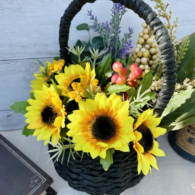 ひまわりがたっぷり ブラックのバスケットががおしゃれ 夏のバスケットフラワー Minne 日本最大級のハンドメイド 手作り通販サイト ひまわりがたっぷり ブラックのバスケットががおしゃれ 夏のバスケットフラワー Minne 日本最大級のハンドメイド 手作り通販サイト