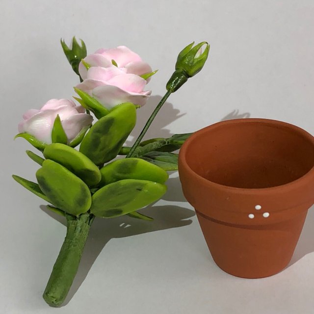 樹脂粘土のミニチュア薔薇の鉢 Minne 日本最大級のハンドメイド 手作り通販サイト