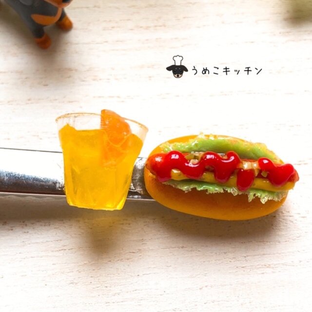 ミニチュア ホットドッグ オレンジジュース ヘアクリップ ミニチュアフード ハンドメイドマーケット Minne ミニチュア ホットドッグ オレンジジュース ヘアクリップ ミニチュアフード ハンドメイドマーケット Minne