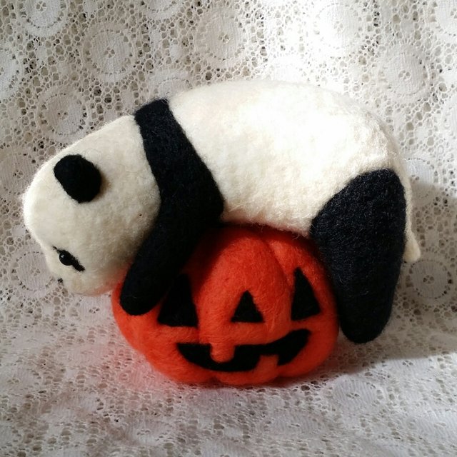 ハロウィンお化けカボチャに乗っかるパンダ ハンドメイドマーケット Minne ハロウィンお化けカボチャに乗っかるパンダ ハンドメイドマーケット Minne