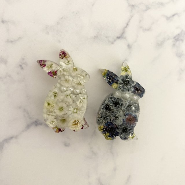 カラフルうさぎのヘアゴム ハンドメイド レジン かすみ草 お花 リボン
