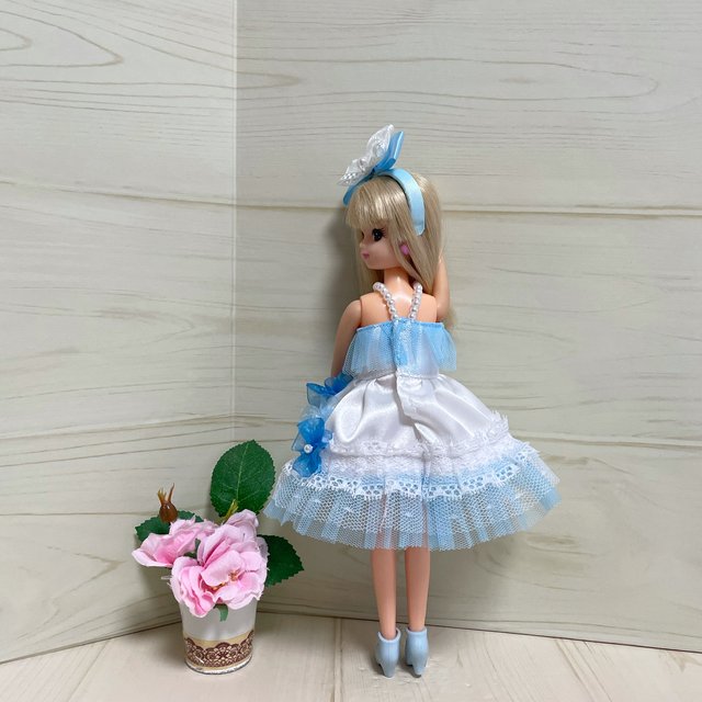 リカちゃんミニドレス 白 水色お花 ハンドメイドマーケット Minne リカちゃんミニドレス 白 水色お花 ハンドメイドマーケット Minne