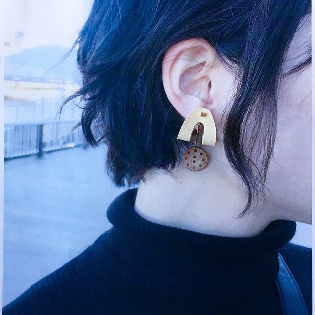 レザーとシェルの包み込むピアス Minne 日本最大級のハンドメイド 手作り通販サイト レザーとシェルの包み込むピアス Minne 日本最大級のハンドメイド 手作り通販サイト