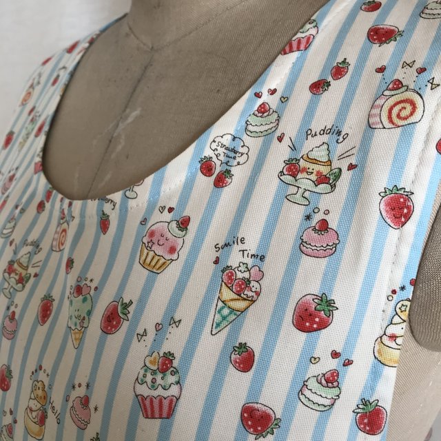 保育士エプロン イチゴ柄 フリーサイズ Minne 日本最大級のハンドメイド 手作り通販サイト 保育士エプロン イチゴ柄 フリーサイズ Minne 日本最大級のハンドメイド 手作り通販サイト