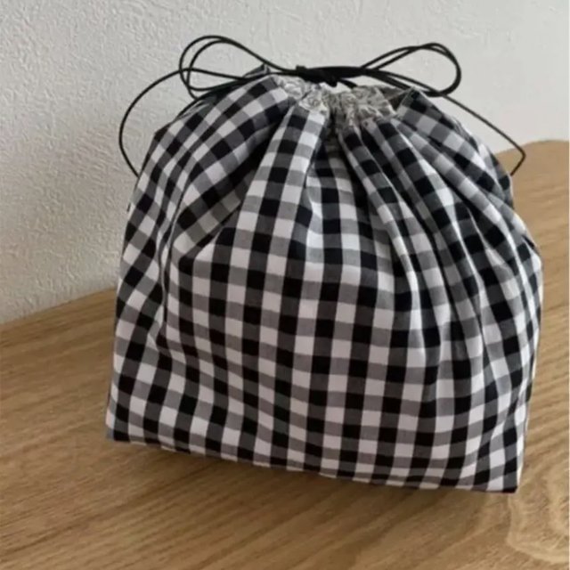 ハンドメイド 大きめ巾着袋 黒のギンガムチェック ハンドメイドマーケット Minne ハンドメイド 大きめ巾着袋 黒のギンガムチェック ハンドメイドマーケット Minne