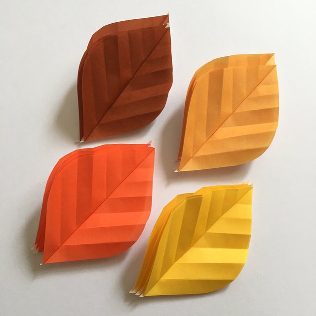新色出来ました 折り紙 落ち葉 秋 葉っぱ 折り紙 壁面飾り ハンドメイドマーケット Minne