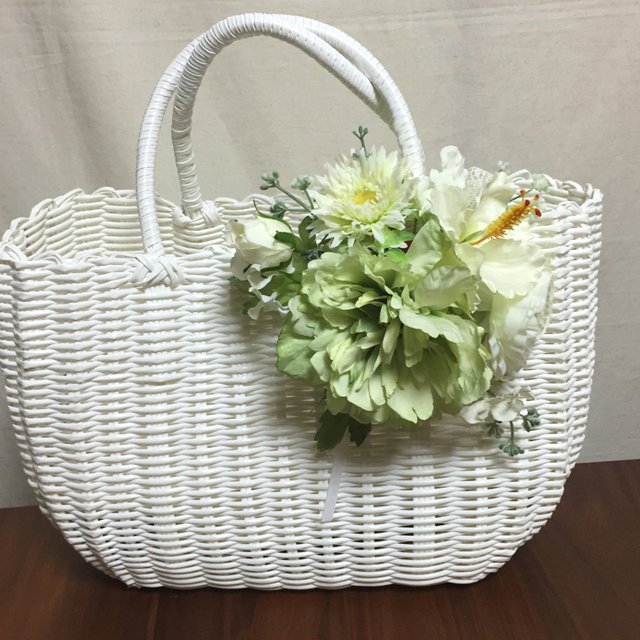 ビニールストローカゴバッグ シャクヤクと白いハイビスカス ハンドメイドマーケット Minne ビニールストローカゴバッグ シャクヤクと白いハイビスカス ハンドメイドマーケット Minne