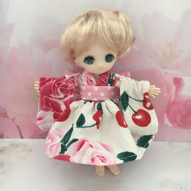 受注 オビツ11用 着物風ワンピース さくらんぼ 薔薇 ハンドメイドマーケット Minne 受注 オビツ11用 着物風ワンピース さくらんぼ 薔薇 ハンドメイドマーケット Minne