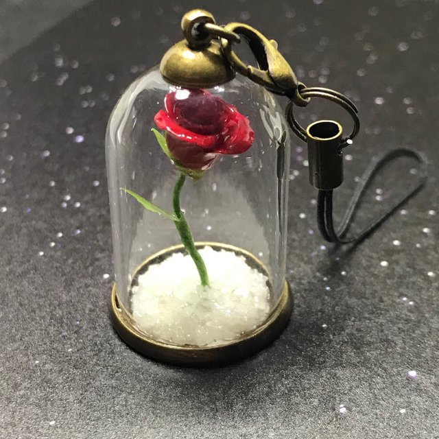 一輪の薔薇に想いを込めて 美女と野獣 星の王子さま ストラップ キーホルダー ハンドメイドマーケット Minne 一輪の薔薇に想いを込めて 美女と野獣 星の王子さま ストラップ キーホルダー ハンドメイドマーケット Minne