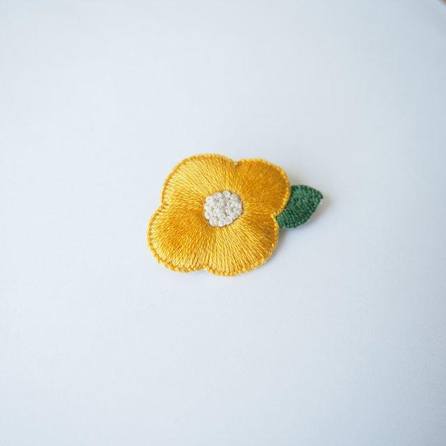 ［受注制作］お花の刺繍ブローチ（yellow）
