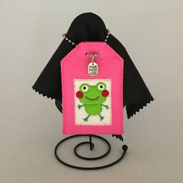 フェルト カエルちゃん 蛙 かえる バッグチャーム ストラップ お守りふう クローバー 四つ葉 四ツ葉 ピンク色 明るいピンク系 桃色 ハンドメイドマーケット Minne フェルト カエルちゃん 蛙 かえる バッグチャーム ストラップ お守りふう クローバー 四つ葉 四ツ葉 ピンク色 明るいピンク系 桃色 ハンドメイドマーケット Minne